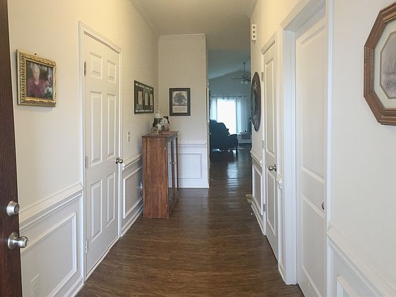 3rd image of 110 Queen Anne Ln