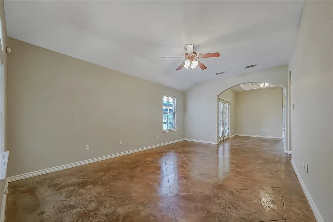 3 bed, 2.0 bath, 1400 sqft, $1,795 — Photo 2