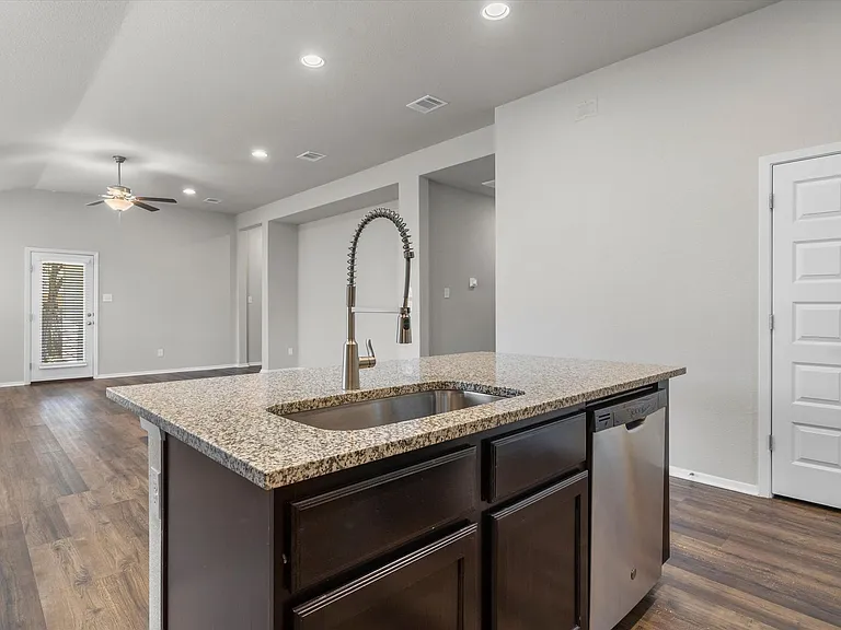 3906 Crockett Ave — Photo 11