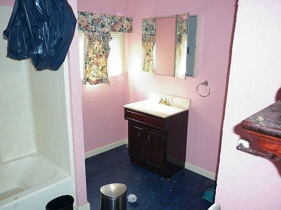 4th image of 2522 Cedarwood Ave