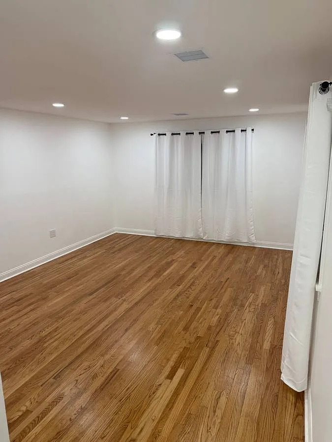 3 bed, 1250 sqft, $3,700 — Photo 4