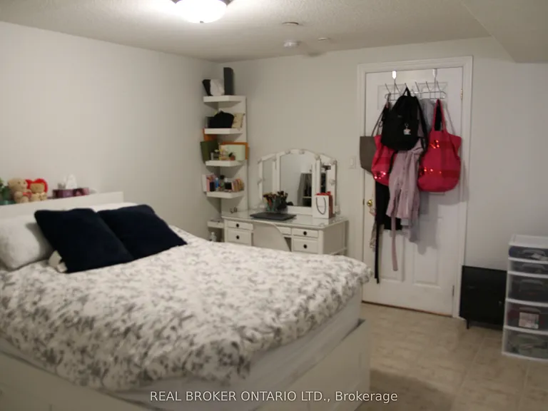 18 Tracie Ct — Photo 8