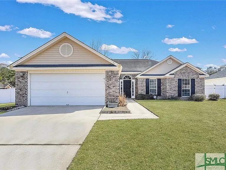 102 Kaylin Ct — Photo 1