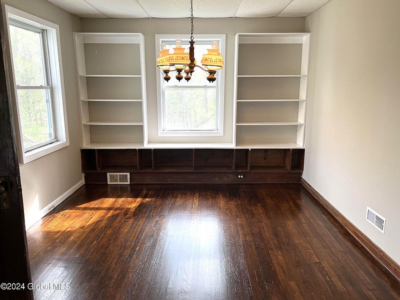 5th image of 62 Elliot Road