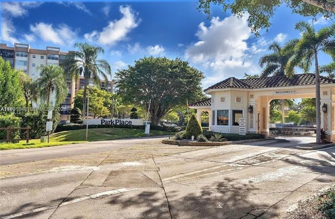 1300 Saint Charles Pl APT L22