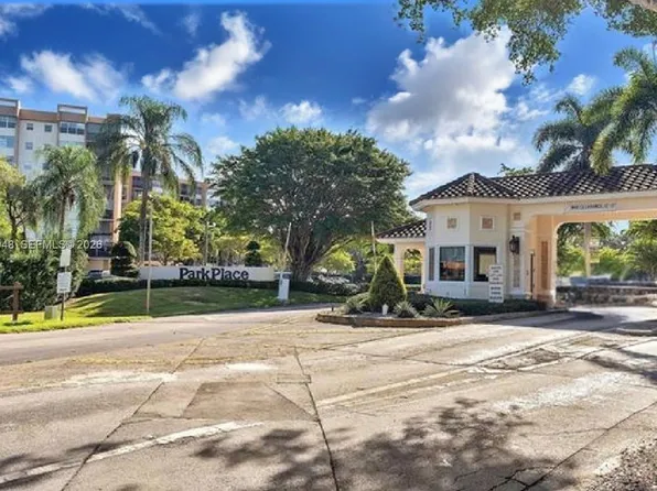 1300 Saint Charles Pl APT L22, Pembroke Pines, FL 33026