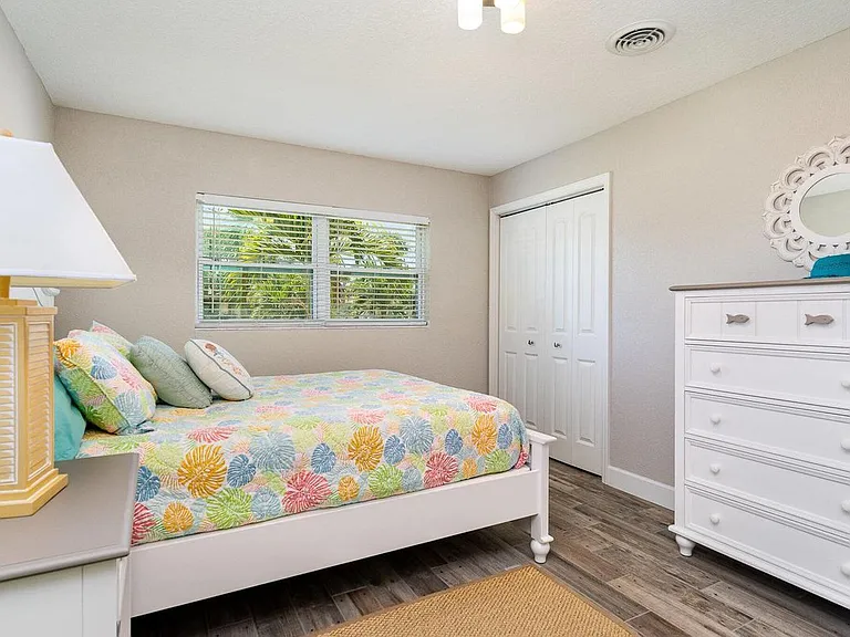 1052 Pine Tree Dr — Photo 8