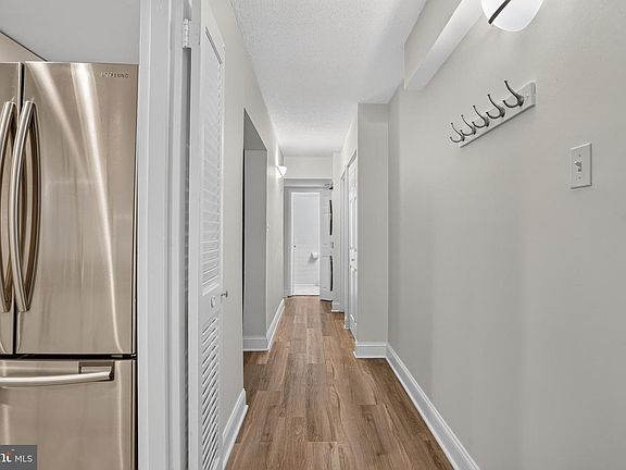 5th image of 2200 Castle Rock Sq APT 2B