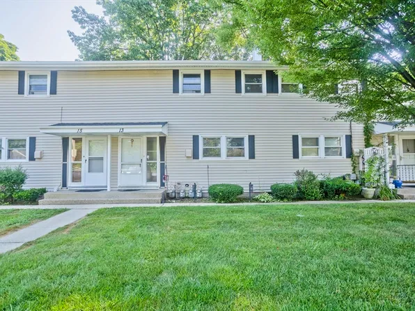 13 Applewood Dr, Chicopee, MA 01022