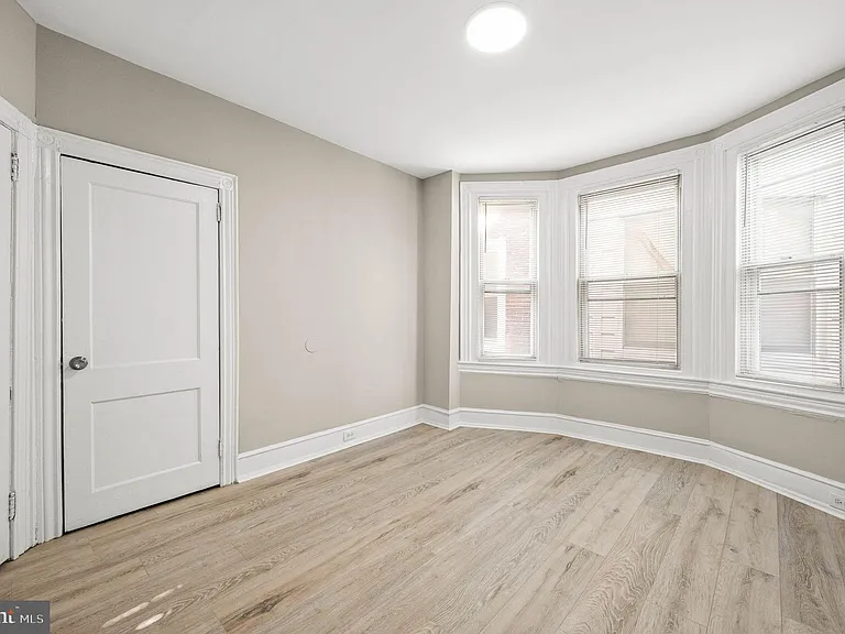 5011 Larchwood Ave — Photo 13