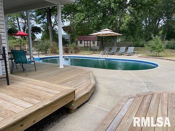 4th image of 1100 Mockingbird Ln