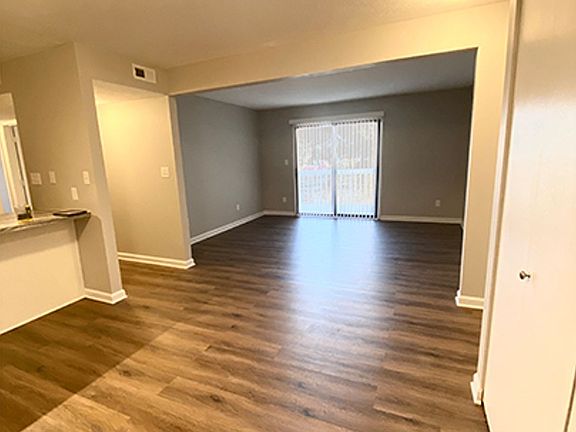 3rd image of 919 W 2nd St #3820