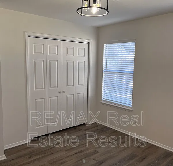1607 N Timberline Dr — Photo 6