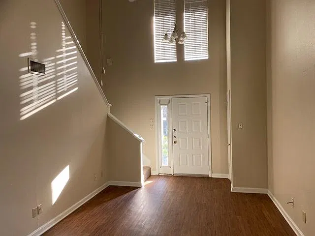 2 bed, 1.5 bath, 1350 sqft, $1,495 — Photo 2