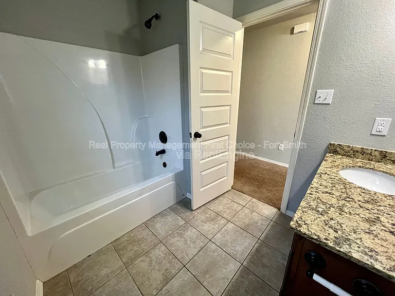 423 Ridge Point Dr — Photo 19