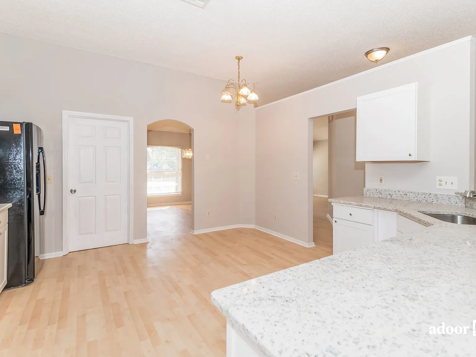 3 bed, 2.0 bath, 1764 sqft, $2,145 — Photo 3