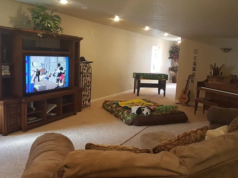 Family room 2