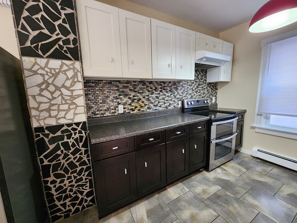 1st image of 371 Norton St #11