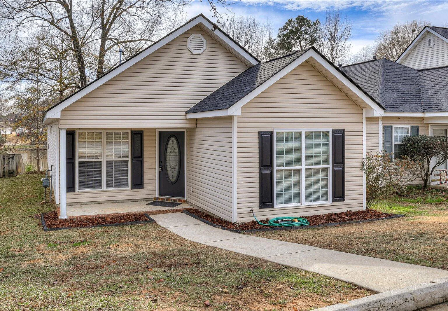 3 bed, 2.0 bath, 1308 sqft, $1,650 — Photo 2