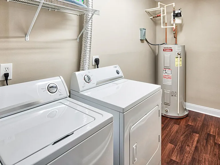 Smiths Landing Apartments — Photo 32