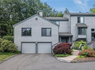 4 Crossroads Ln, Avon, CT 06001