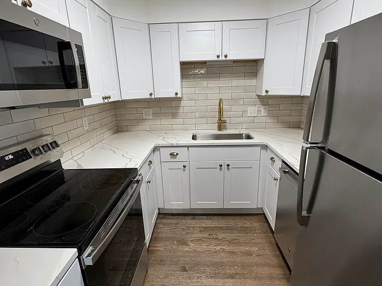 605 S Kirkwood Rd #D — Photo 2