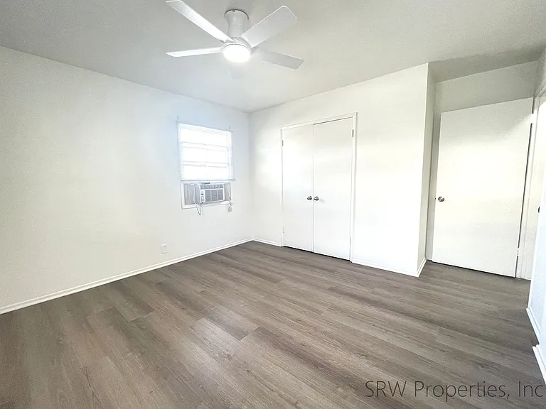 4706-4708 Kester Ave — Photo 16