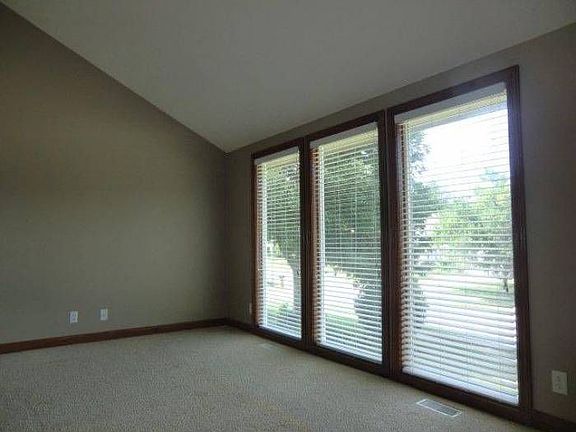 4th image of 11105 Sahler St