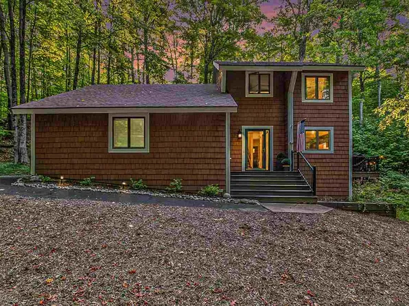 200 Birchwood Dr, Harbor Springs, MI 49740
