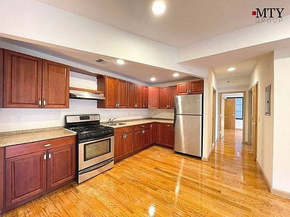 3rd image of 58-28 44th Ave #3C