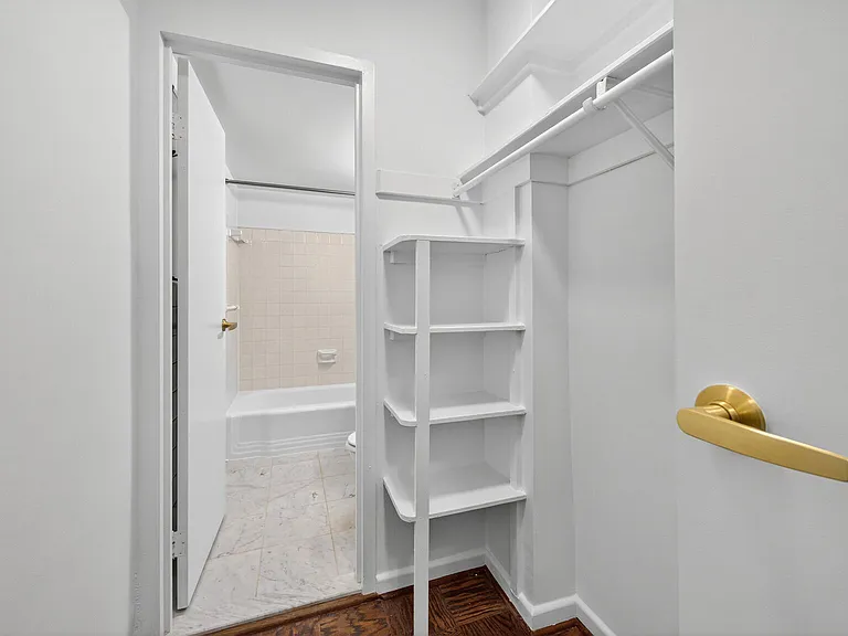 Hill House Apartments — Photo 20