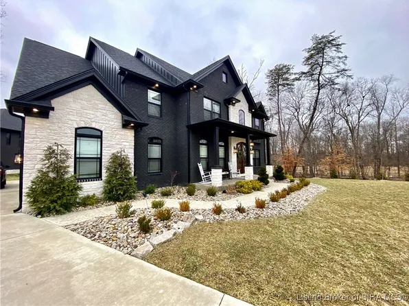 1107 Erica Circle, Sellersburg, IN 47172
