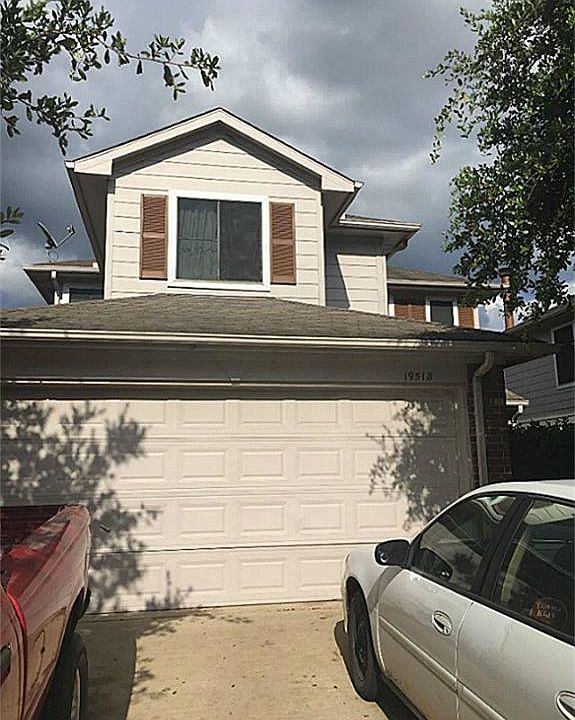 1st image of 19518 Sandy Woods Dr