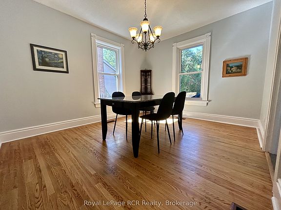 5th image of 962 7th Ave E