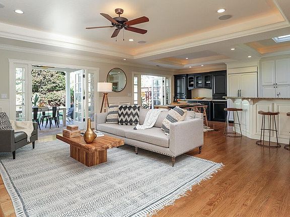 3rd image of 891 Monica Ln