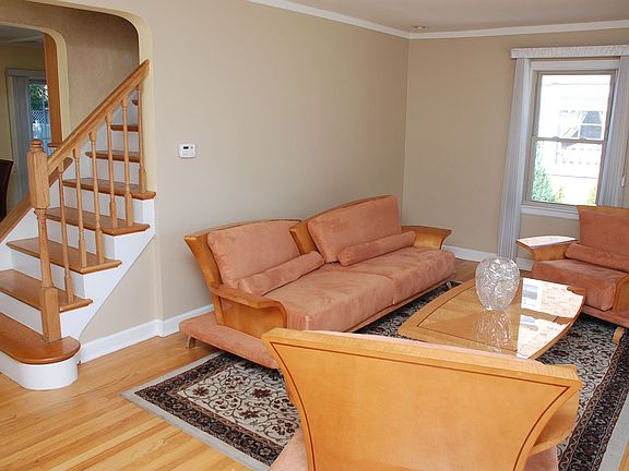 3rd image of 1638 Ash St