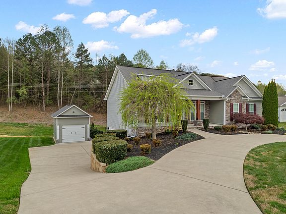 3rd image of 4413 Old Colony Ln
