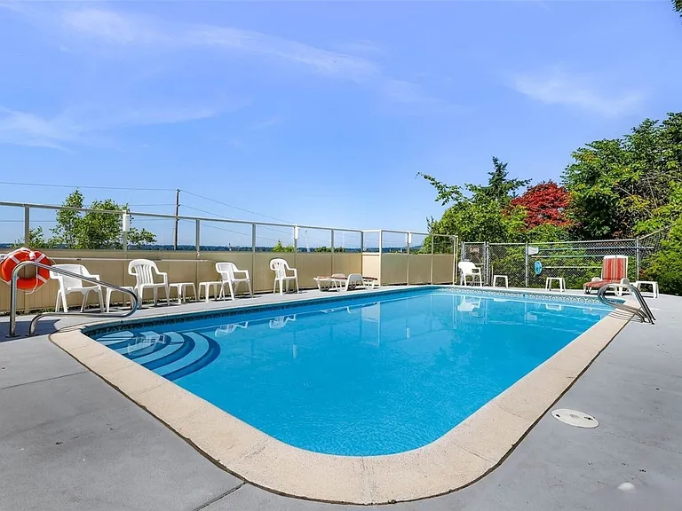 414 Boulevard St #202 — Photo 26