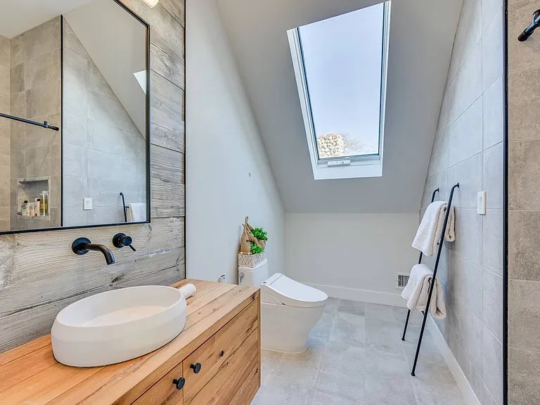 203 Noyack Rd — Photo 14