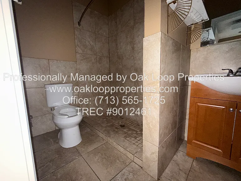2724 Crossview Dr #205 — Photo 11