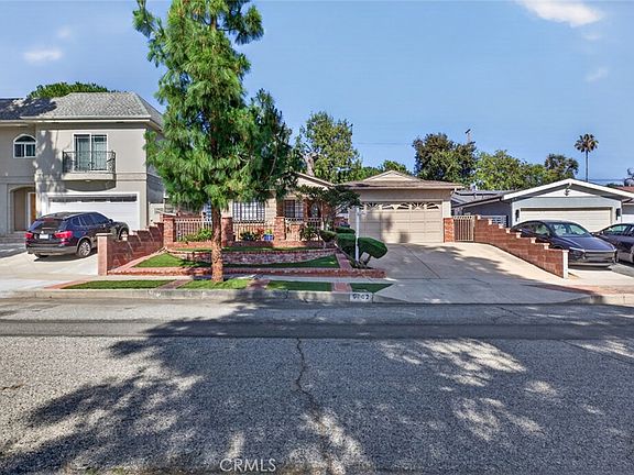 3rd image of 9862 Cabanas Ave