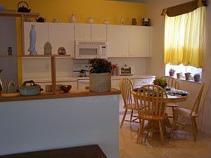 Kitchen and breakfast area