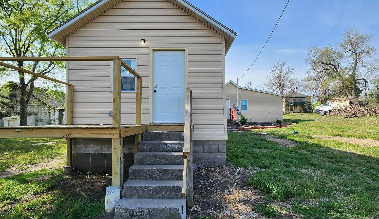 Spacious unit for rent! — Photo 1
