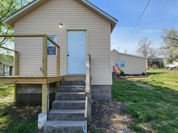 318 1/2 E 12th St, Junction City, KS 66441