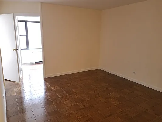 Rented by Manhattan Apartment Organization | media 81