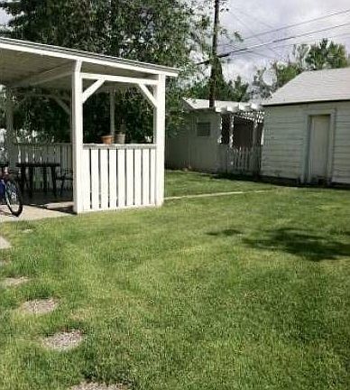 Back w/ patio