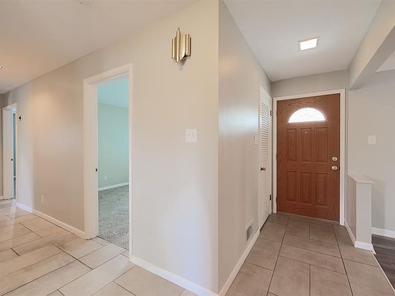 4th image of 2847 McFarlan Park Dr