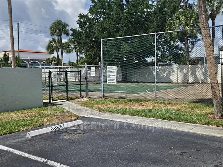 2135 Crystal Dr #37 — Photo 4