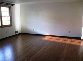 7033 Lawrence Dr, Bethel Park, PA 15102