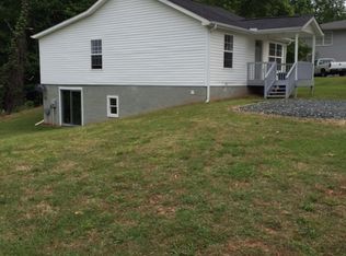 222 W Finger St, Landrum, SC 29356